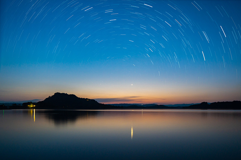 关于星空下载站官网官网版下载的信息